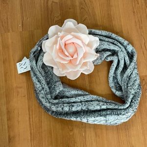New York and company scarf